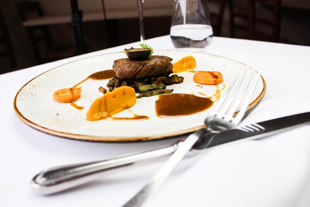 Hotel-Restaurant La P'Tite Auberge Lillebonne المظهر الخارجي الصورة
