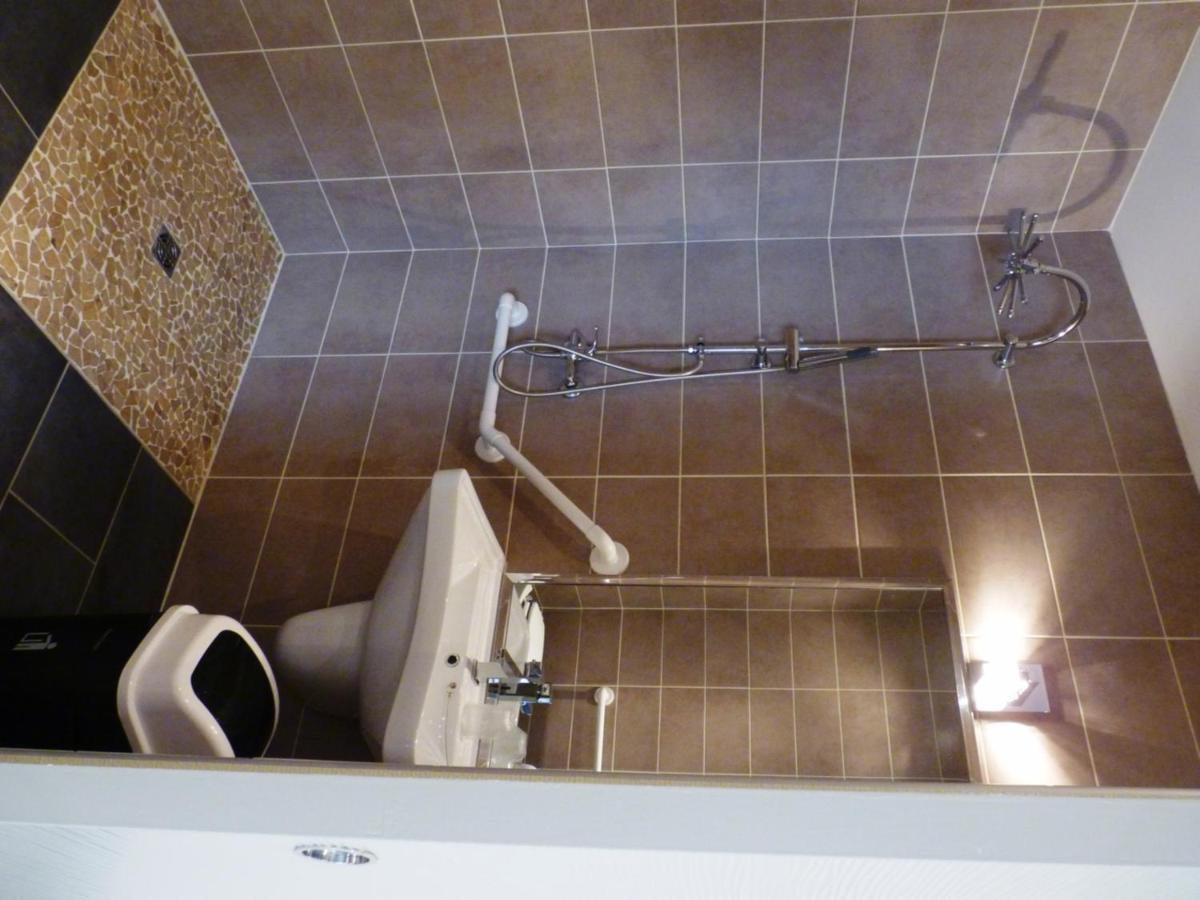 Hotel-Restaurant La P'Tite Auberge Lillebonne المظهر الخارجي الصورة