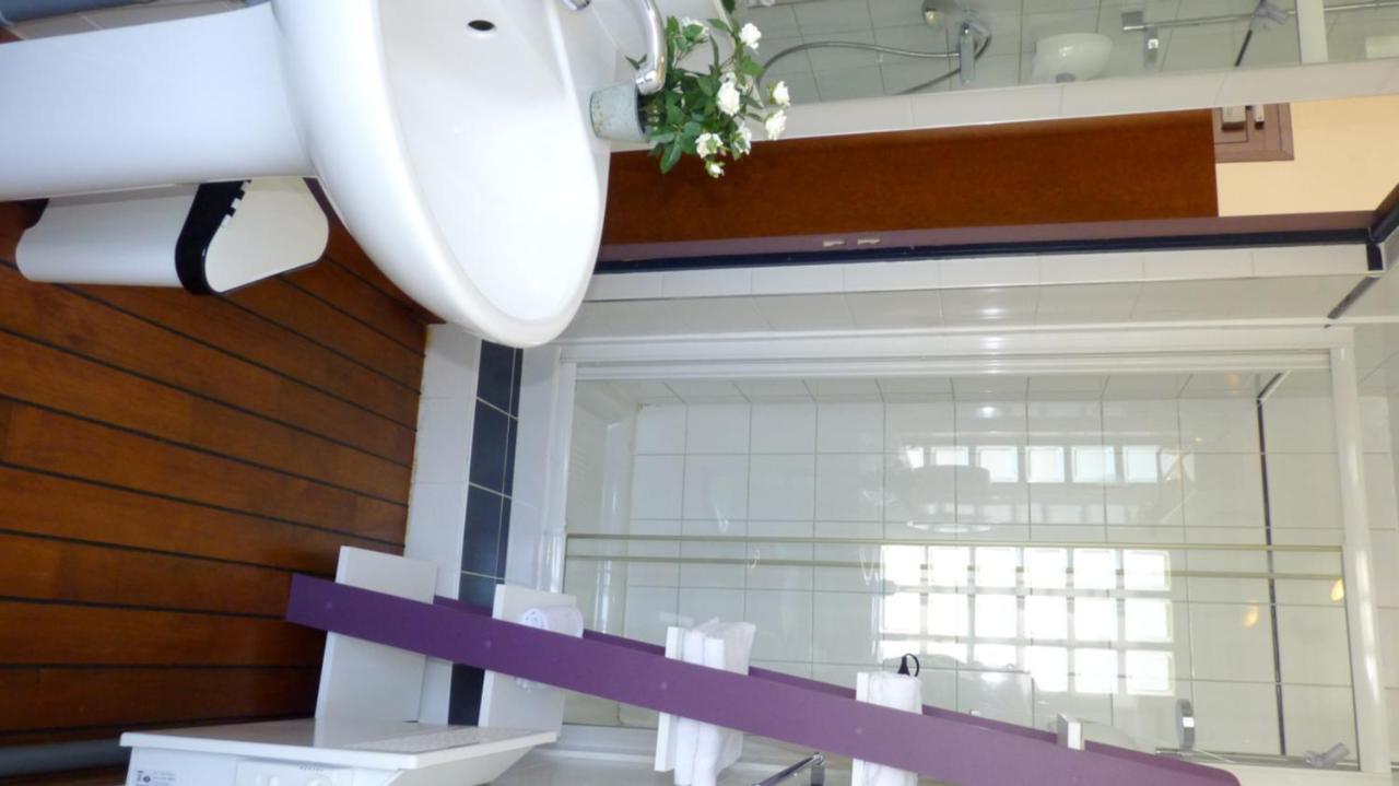 Hotel-Restaurant La P'Tite Auberge Lillebonne المظهر الخارجي الصورة