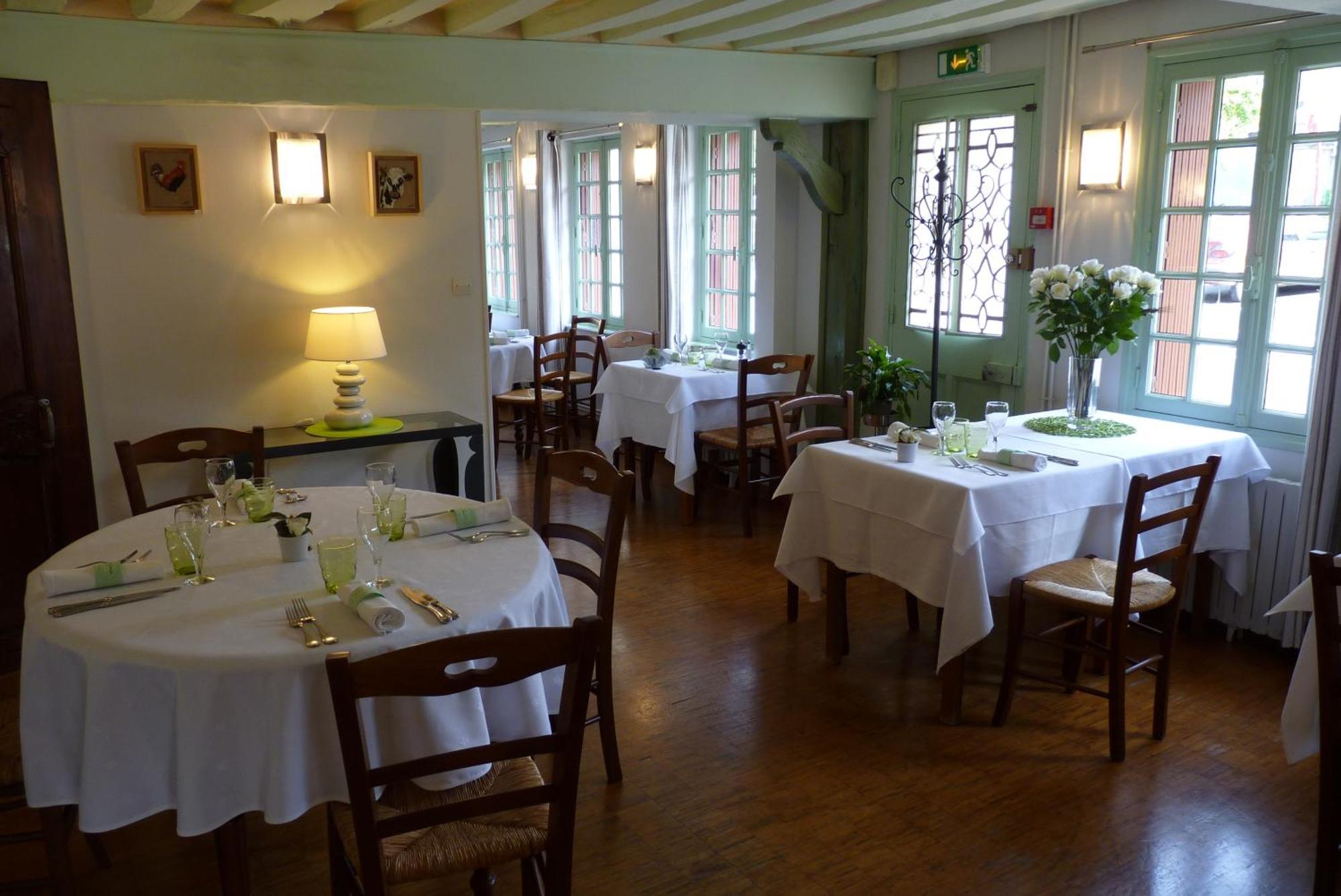 Hotel-Restaurant La P'Tite Auberge Lillebonne المظهر الخارجي الصورة