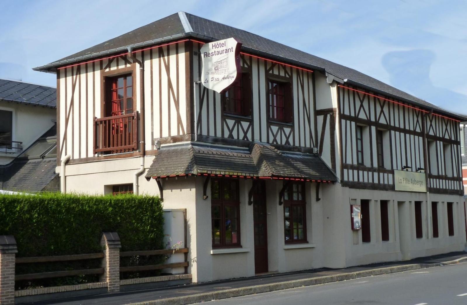 Hotel-Restaurant La P'Tite Auberge Lillebonne المظهر الخارجي الصورة