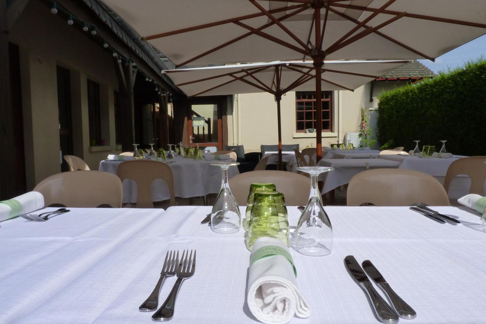 Hotel-Restaurant La P'Tite Auberge Lillebonne المظهر الخارجي الصورة