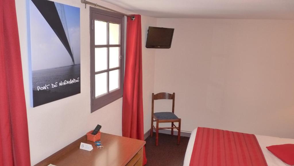 Hotel-Restaurant La P'Tite Auberge Lillebonne الغرفة الصورة