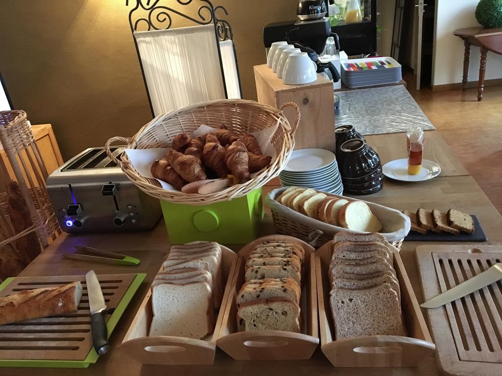 Hotel-Restaurant La P'Tite Auberge Lillebonne المظهر الخارجي الصورة