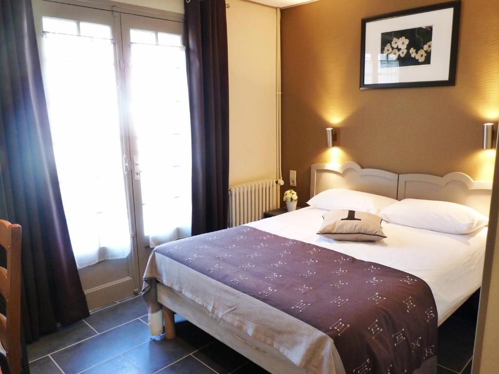 Hotel-Restaurant La P'Tite Auberge Lillebonne الغرفة الصورة