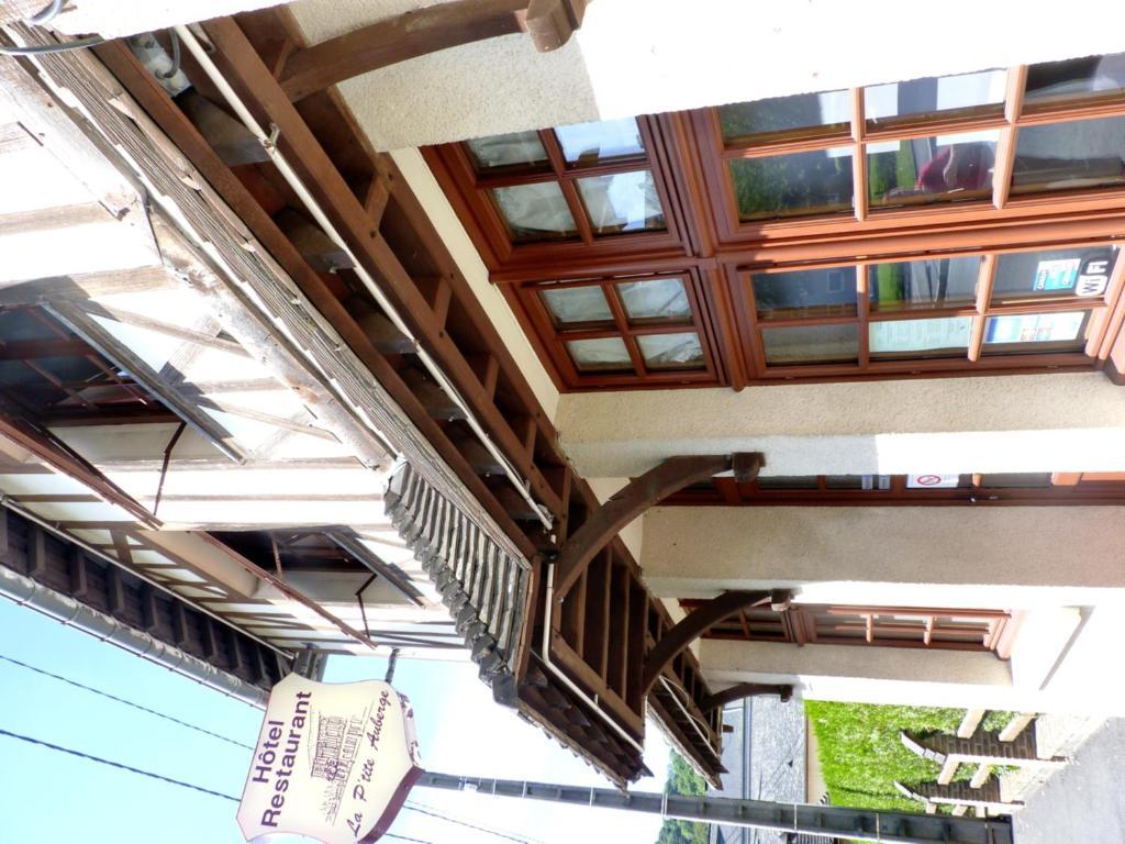 Hotel-Restaurant La P'Tite Auberge Lillebonne المظهر الخارجي الصورة