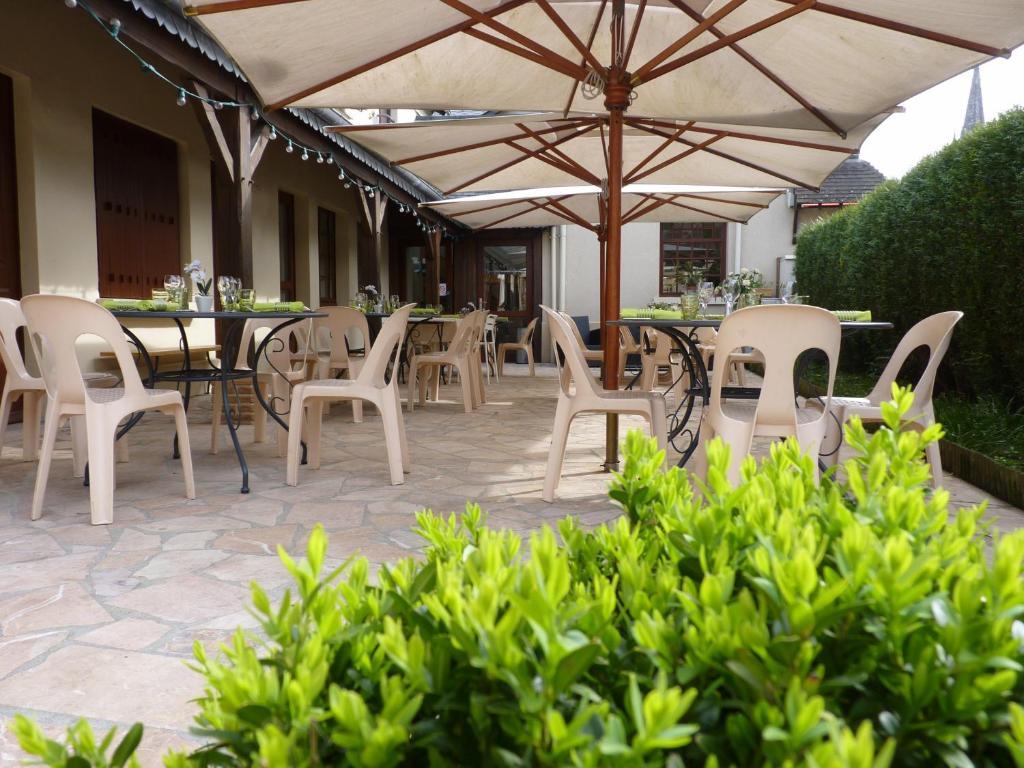 Hotel-Restaurant La P'Tite Auberge Lillebonne المظهر الخارجي الصورة
